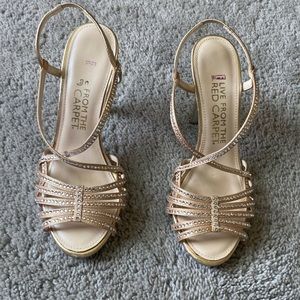 E Entertainment high heels "Live from the red carpet”